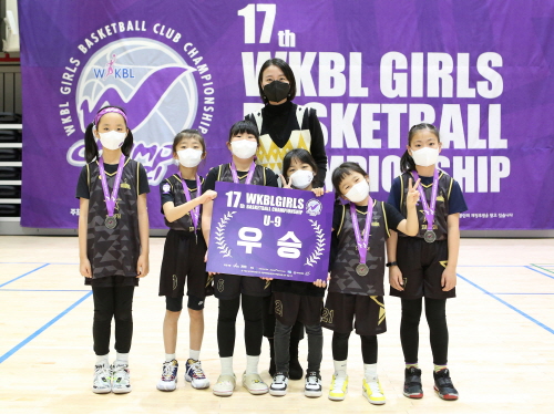 [크기변환]제17회 WKBL 유소녀 농구클럽 최강전 U-9부 우승 서천W.JPG