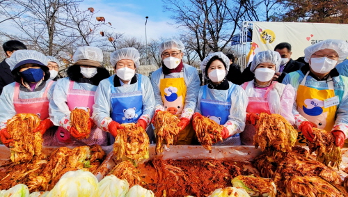 [크기변환]211202_배추 1천 포기로 전하는 따뜻한 나눔의 정(참고사진1).jpg