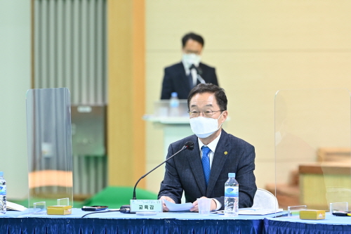 [크기변환]1.경북교육청, 전국체육대회 개최 성공 기원01(임종식 경북교육감은 지난 24일 구미시민운동장에서 열린 102회 전국(장애인)체전 준비상황 보고회에 참석했다.).jpg