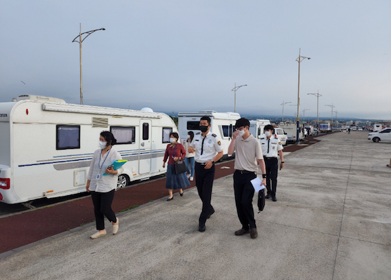 제주1  자치경찰단-市 관광진흥과숙박업소점검팀 합동점검 .jpg