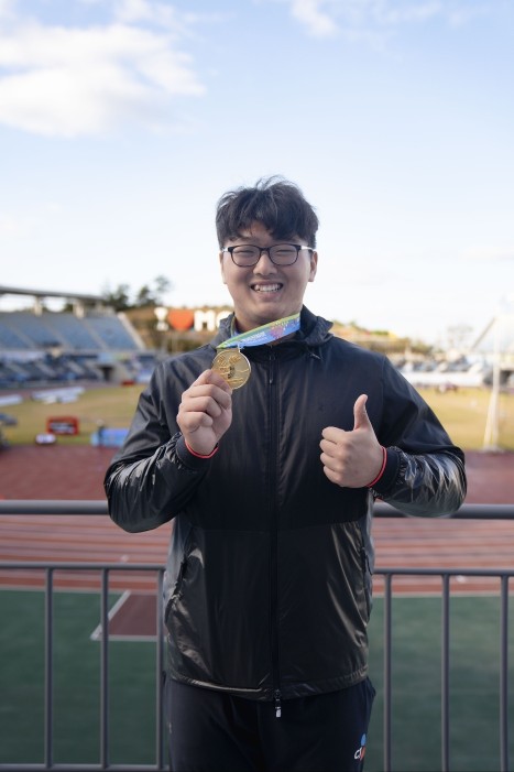 1.경북교육청,제104회전국체육대회3회연속종합3위쾌거!(남고부포환에서부별신기록을수립한박시훈선수사진)02_copy_467x701.jpg