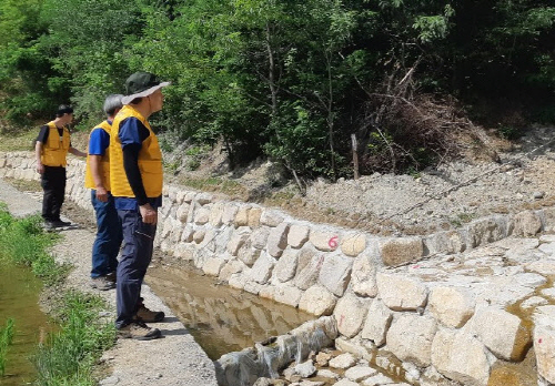 크기변환_2. 경주시, 장마철 대비 산사태취약지역 일제점검 실시 (2).jpg