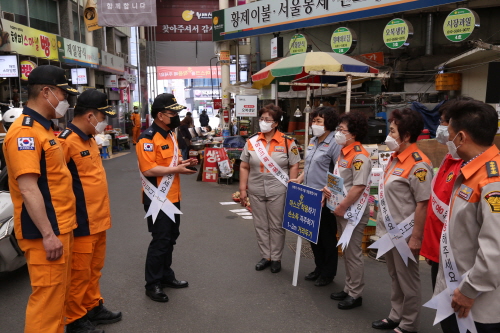 크기변환_대구소방안전본부장 전통시장 방역관리 현장 확인2.jpg